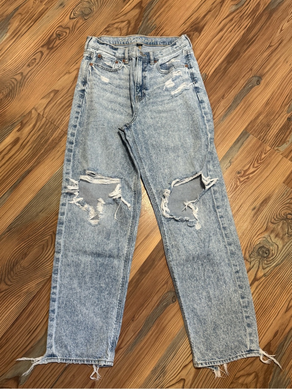 American Eagle Outfitters Light Wash Distressed Straight-Leg Jeans